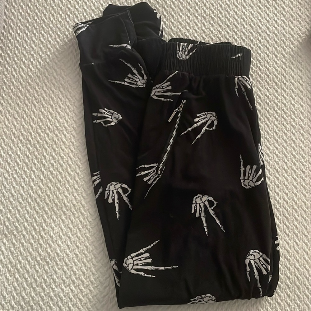 Skeleton hands pants